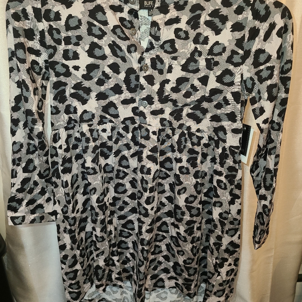 Cute leopard top.